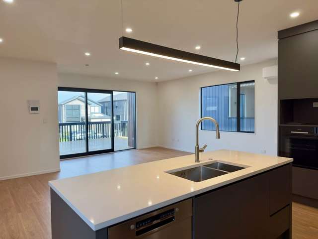 8 Aquamarine Avenue Wainui_3