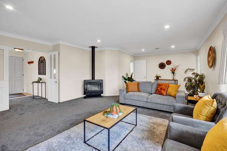 18 Kinross Drive Merrilands_11