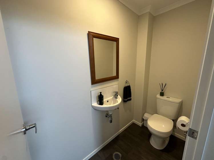 2/19 Albert Street 1074_5