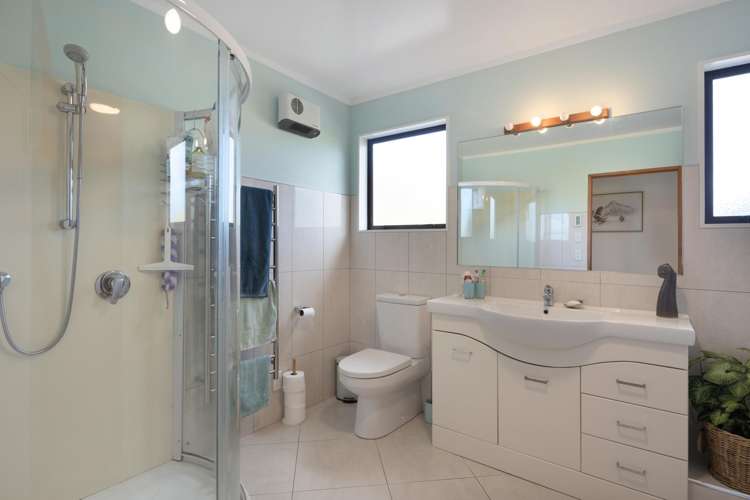 30 Thatcher Crescent Crofton Downs_15