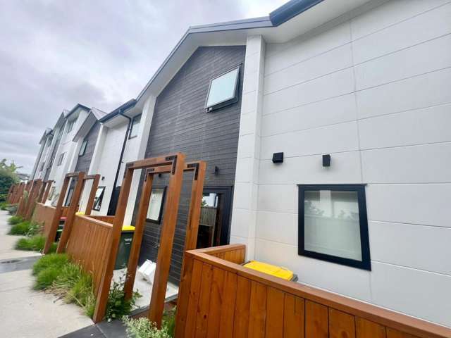 1 Bedroom townhouse great size