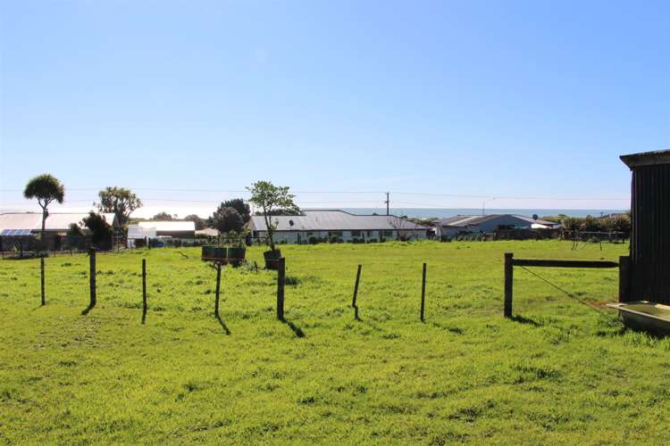 4b Keith Road Paroa_32