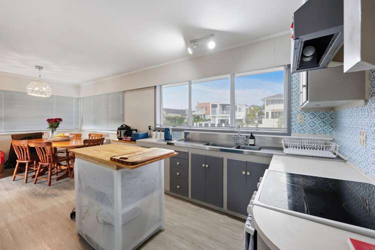 19 Takutai Avenue_5