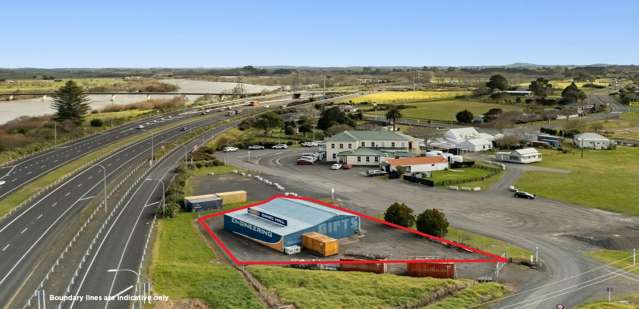 Shed, yard and eyes on SH 1