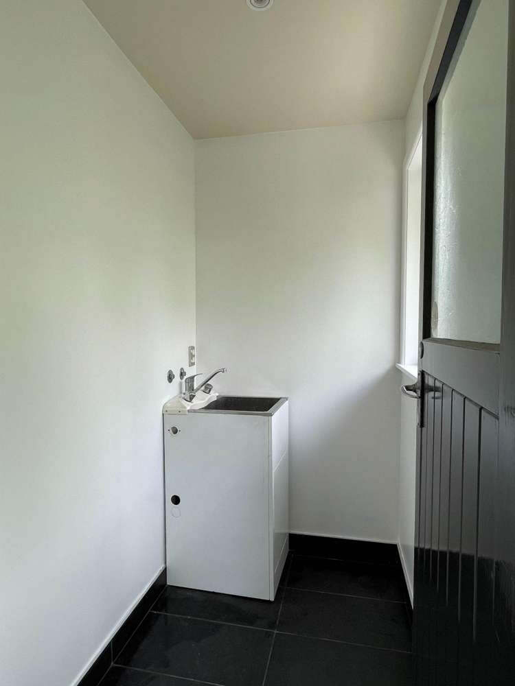 8 Grainger Road Te Atatu South_12