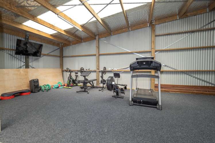 496 Boundary Road Willowby_24