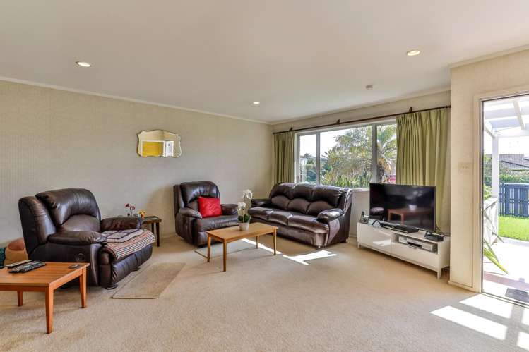 2/5 Vivian Wilson Drive Eastern Beach_6