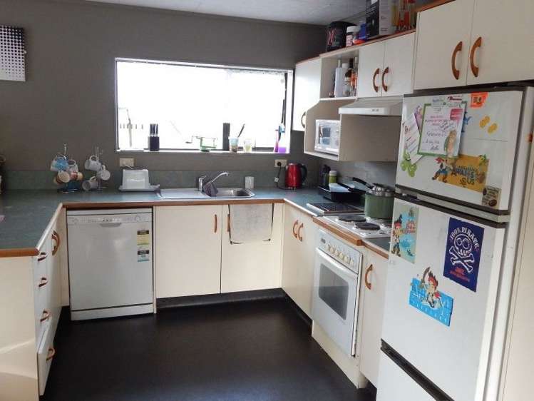 16 Edward Payton Grove Pukehangi_1