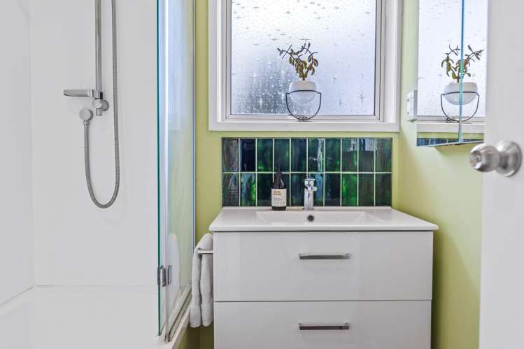 2/4 Illana Place Ranui_29