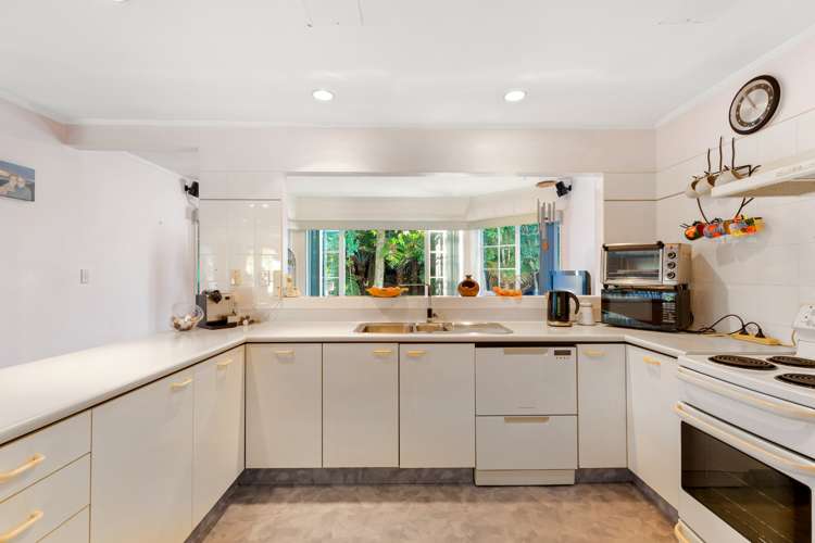 27 Woodfern Crescent Titirangi_9