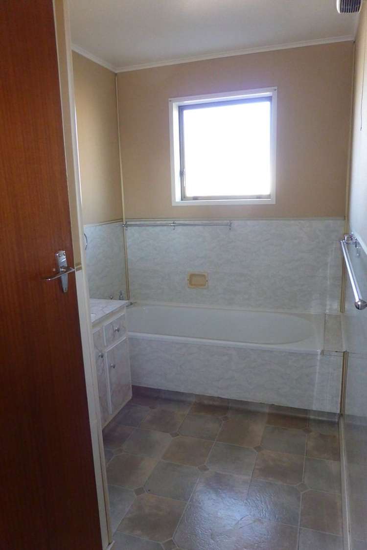 2/14 Snowden Crescent Islington_12