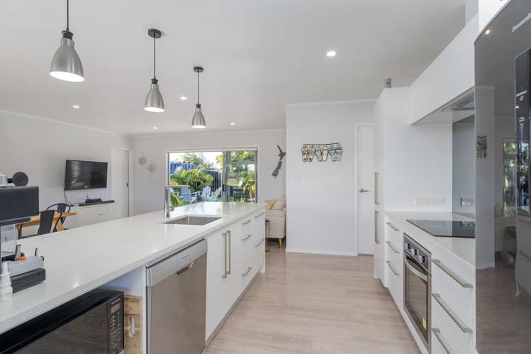 127 The Fairway Matarangi_16