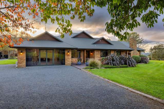 Magical Mountain Retreat near Lake Karapiro