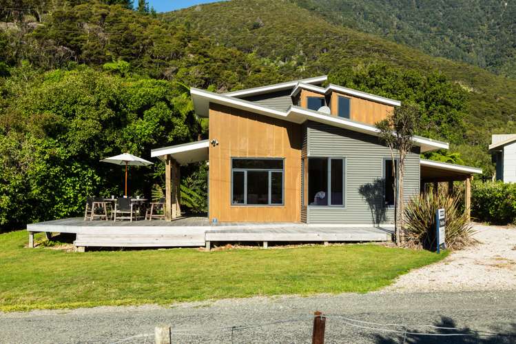 2 The Parade Okiwi Bay_1