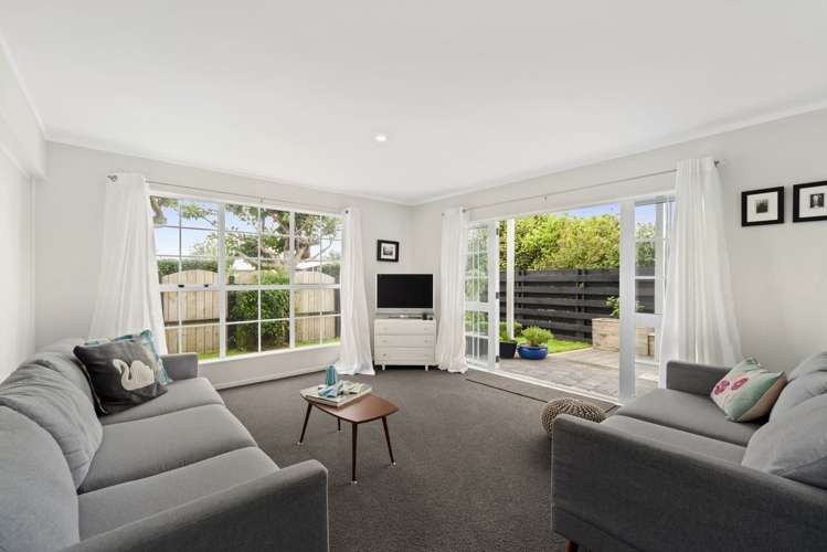 4 Ingle Avenue Waipahihi_12