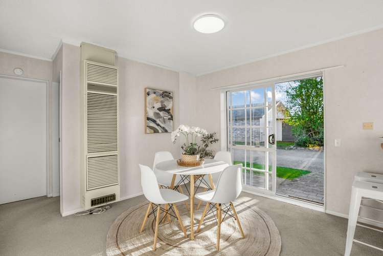 11/169 Whites Line East Waiwhetu_7