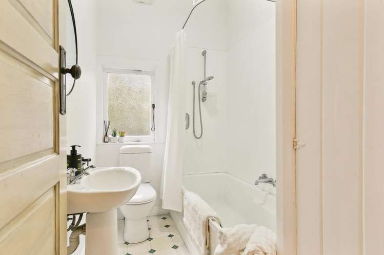 159 Queens Drive Lyall Bay_19