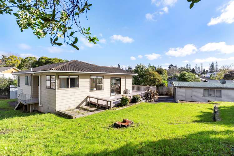 9 Glucina Place Glen Eden_12