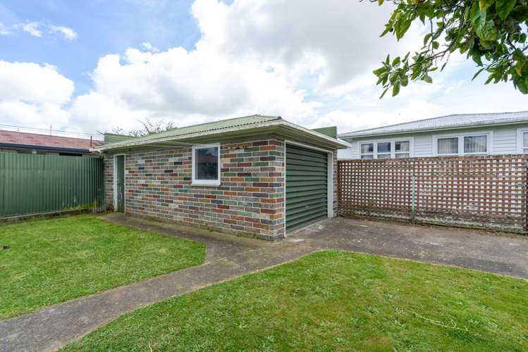 587 Queen Street East Levin_18