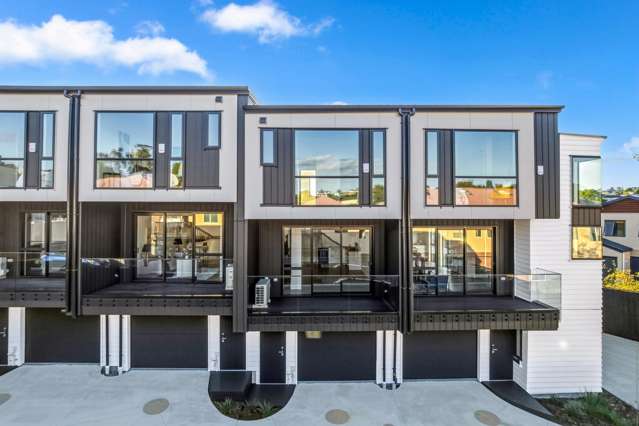 Brand New Townhouses in Oteha