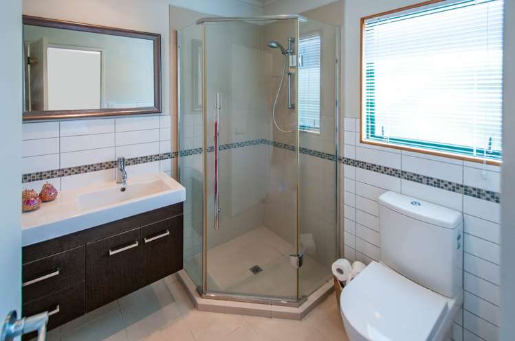 2/10 East Coast Road Milford_3