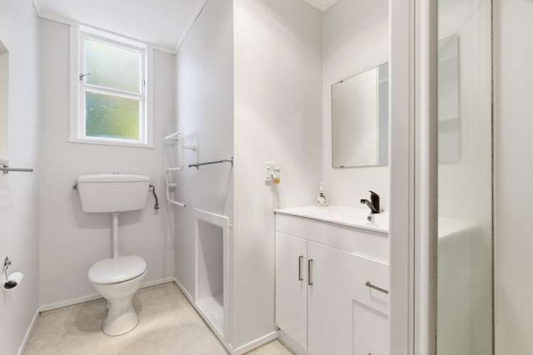 15 Romney Square Tawa_20