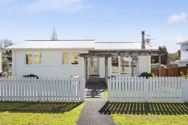 49 Bodi Place Te Atatu South_1