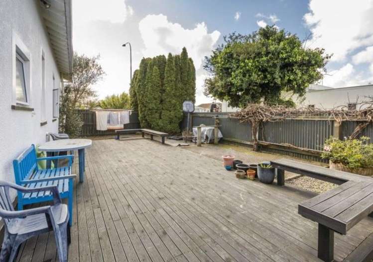 1 Ngaio Street West End_11