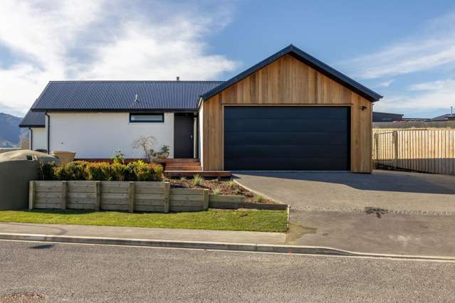 Immaculate as new contemporary home