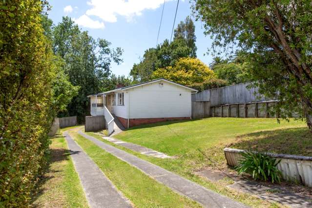 1960s Classic 4brm Bungalow on 1012m2 Section