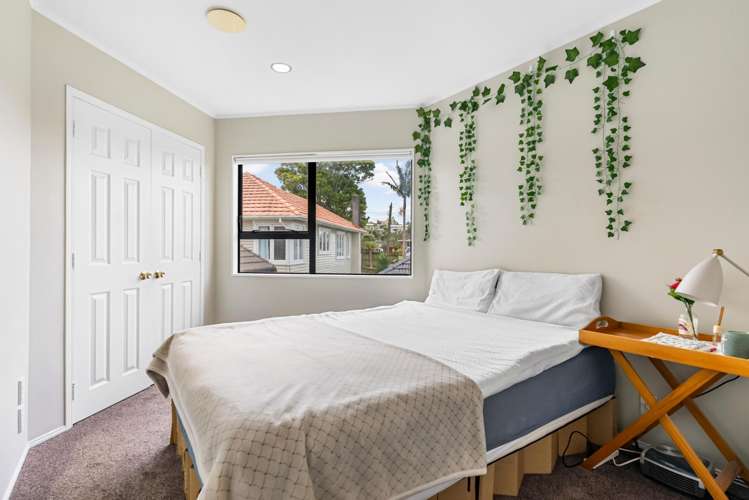 2/11 Waratah Street Birkenhead_18
