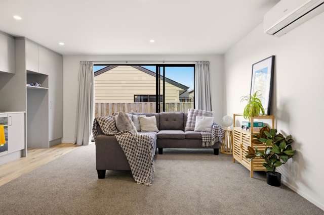 Single level, modern, ready and waiting!