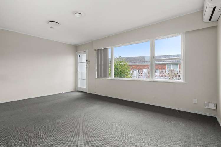 2/8 Winspear Place Manukau_4