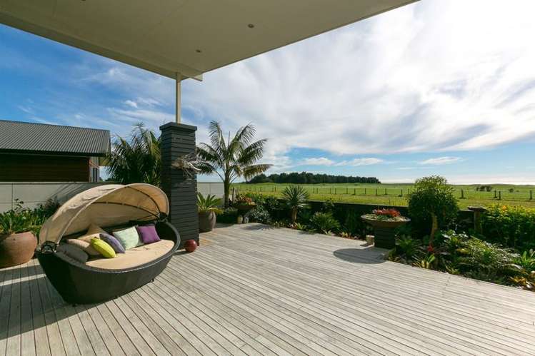 9c Dolphin Parade Bell Block_0