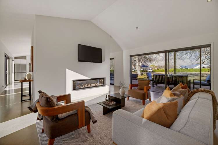 6 Crawford Place, Walnut Grove Lake Hayes Estate_16