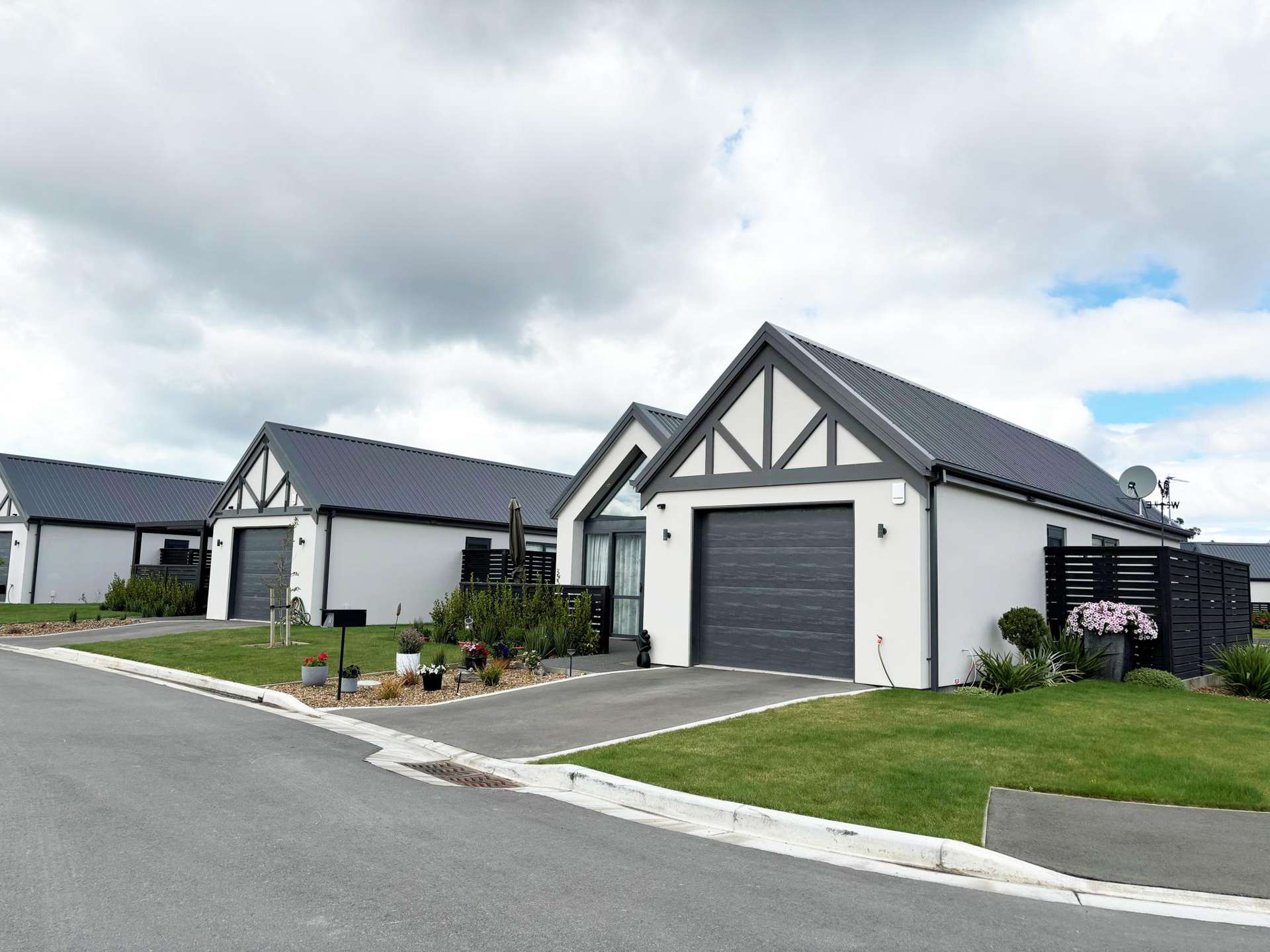 PU74/65 Atawhai Lane Belfast_0