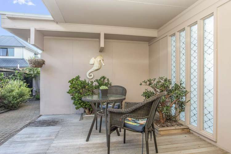 2/15 The Esplanade Eastern Beach_12