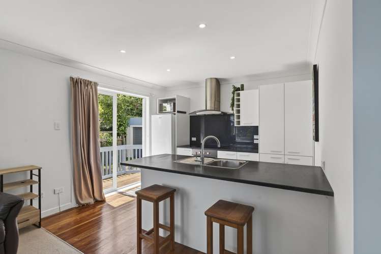 281 Tukapa Street Westown_6