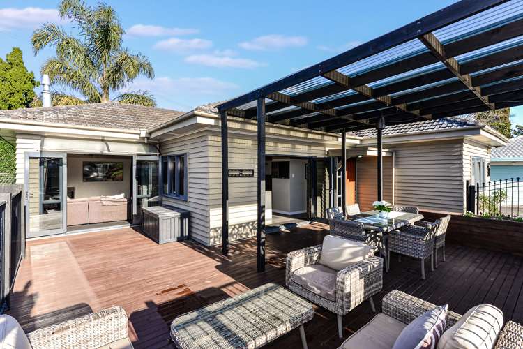 1 Saxbys Road Glenview_13