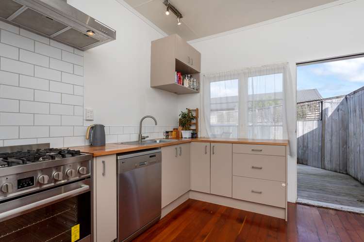 16 Brookfield Street Hamilton East_5