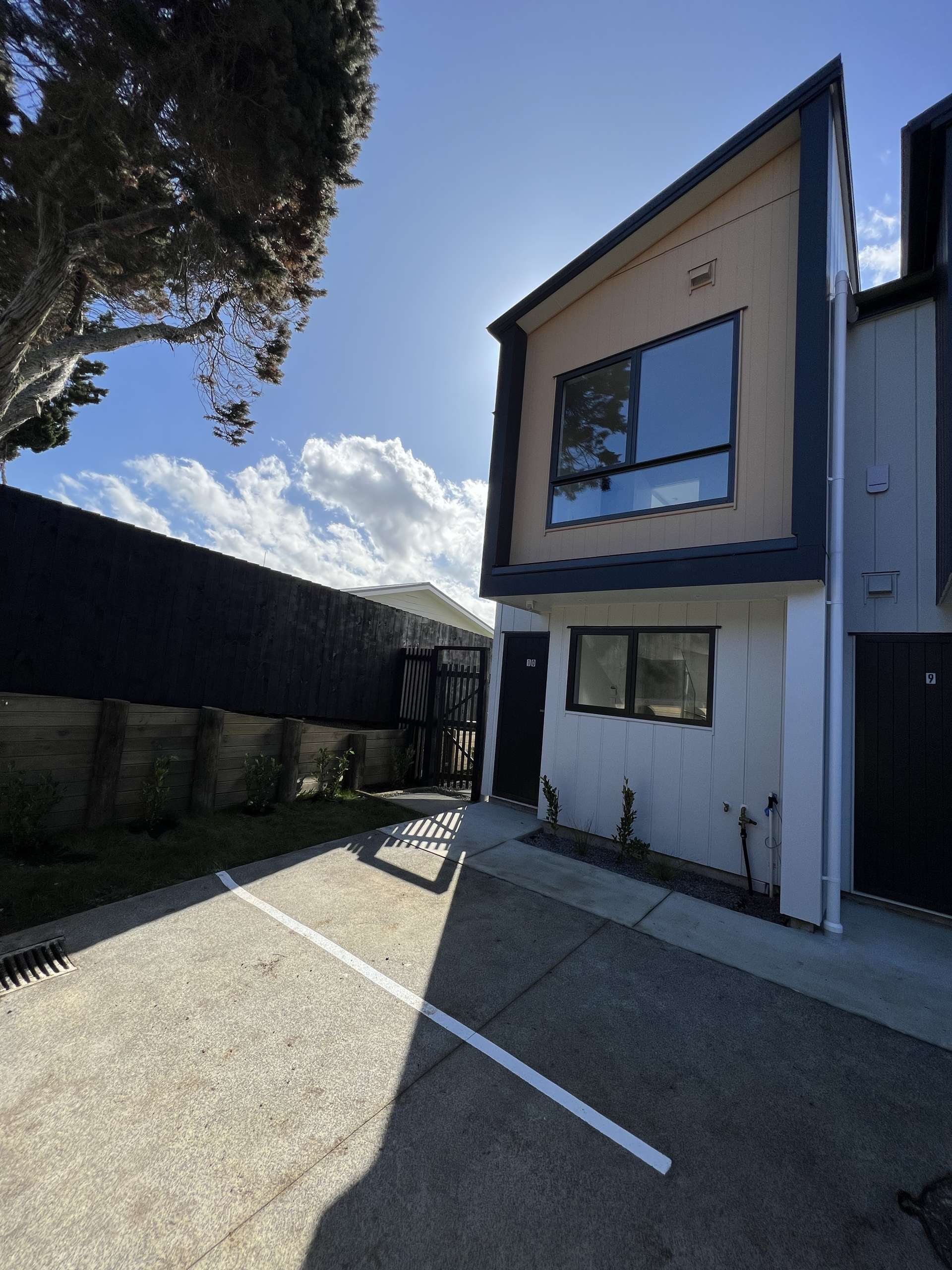 10/11 Scanlen Terrace Kelston_0