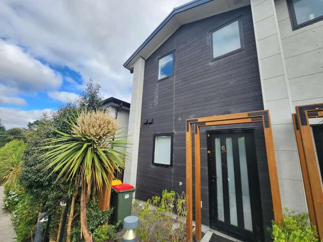 Mortgagee Auction - 1-Bedroom Townhouse