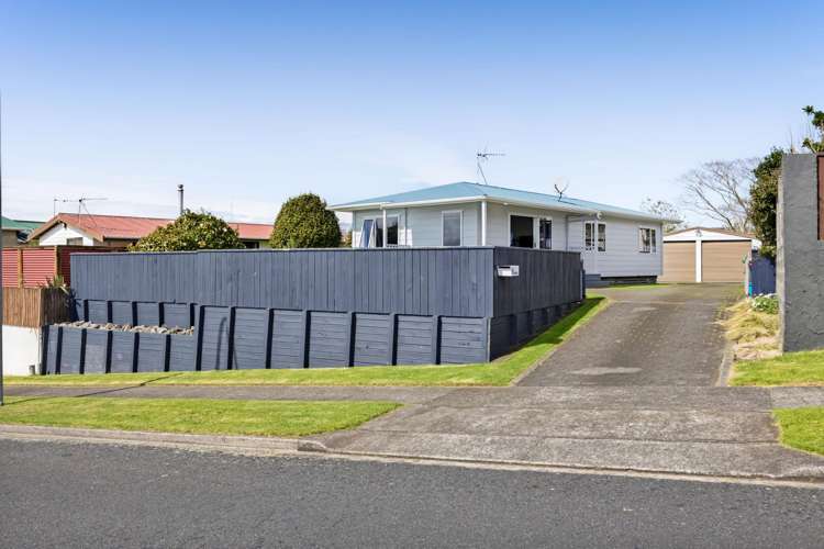 6 Camellia Avenue Bell Block_24