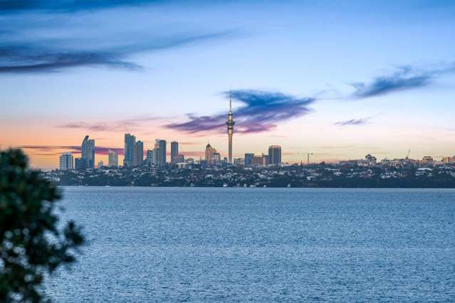 Owner downsizing - secure these views now!