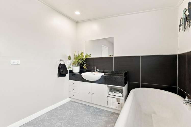 8 Albert Street Pahiatua_15
