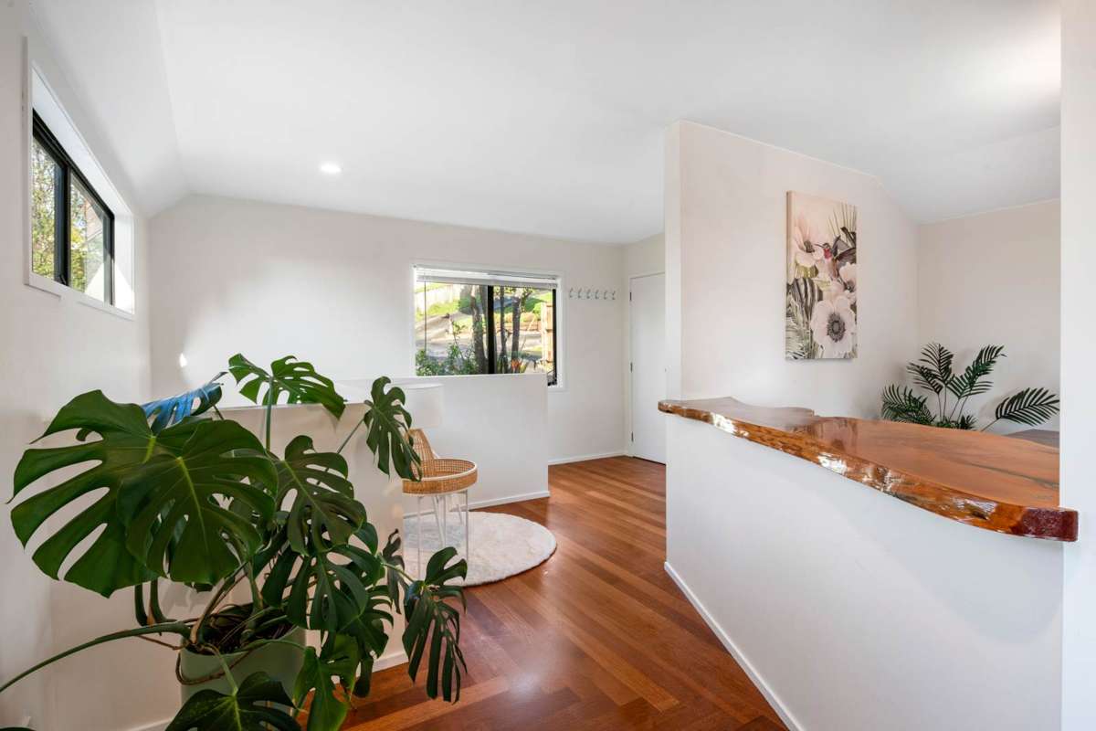 2/64 Langana Avenue_1