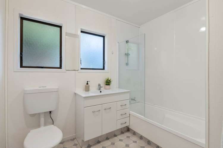 2/6 Sevilla Place Unsworth Heights_13