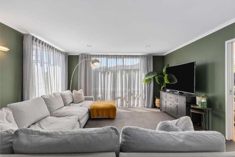 6 Cambria Gardens The Wood_8