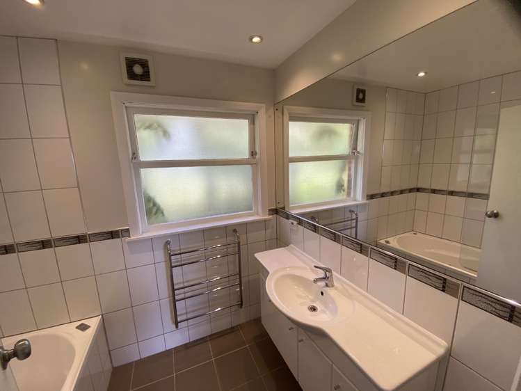 37 Huntleigh Park Way Ngaio_10