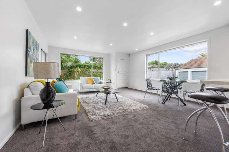 21 De Bloge Place Burwood_8